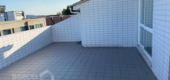 Apartamento T3 duplex com terraço e garagem fechada no centro da ci...