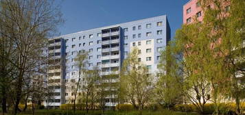 Direkt am S-Bahnhof Poelchaustr. und eine Station bis Eastgate zum Flanieren