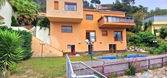 Casa o chalet de alquiler en Carrer de Les Falgueres, Serra Brava