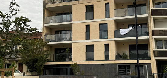 Appartement T3  loué avec deux balcon et deux parking Cauderan