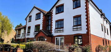 Flat for sale in Lenelby Road, Surbiton KT6