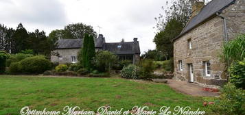 Domaine de 3 habitations, une longère à rénover, un four à pain, 2 puits et 2 ha de terrain