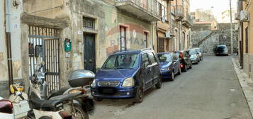 Casa indipendente in vendita in via Curia, 77