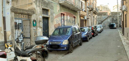 Casa indipendente in vendita in via Curia, 77