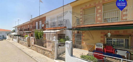 Casa adosada en venta en Calle Barcelona, Los Robles