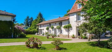 Longère de charme, 215m2 avec dépendance et piscine