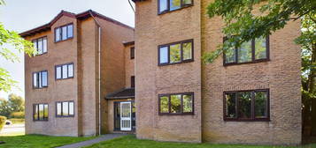 Flat to rent in Coventry Close, Priors Park, Tewkesbury GL20