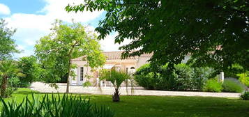 BELLE Maison avec dépendance superbe jardin