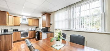 3 bedroom flat for sale