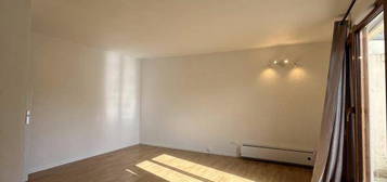 Location - Appartement - Studio - 33,91 m² - 570 €/mois C.C -