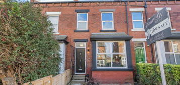 5 bedroom terraced house for sale