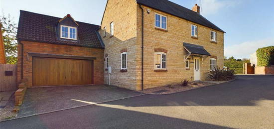 4 bedroom detached house to rent