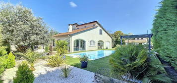 Villa d'architecte 170 m², T6, piscine, garage, terrain 1400 m