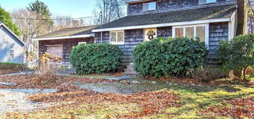 80 Vineyard Rd, Abington, MA 02351