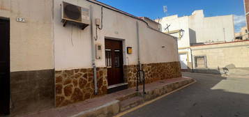 Chalet adosado en venta en calle Lucrecia