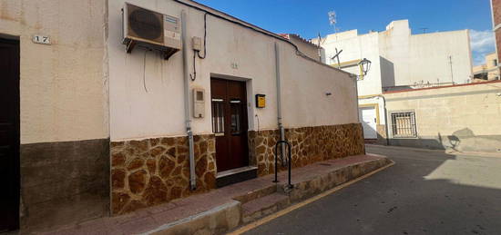 Chalet adosado en venta en calle Lucrecia