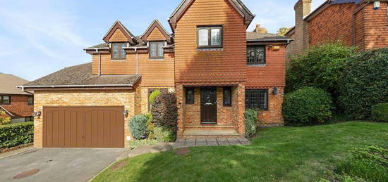 5 bedroom detached house