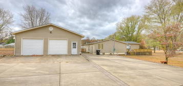 117 Riverview Dr, Anderson, MO 64831