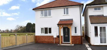 3 bedroom detached house