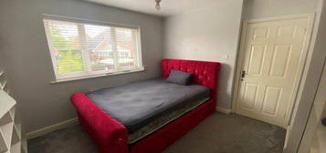 Property to rent in Room 1 Elmfield View, Dudley DY1