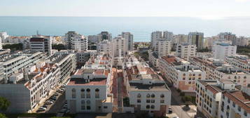 Penthouse T2 com garagem e vista mar, em Quarteira