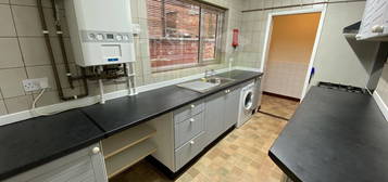 Terraced house to rent in Tudor Road, West End LE3