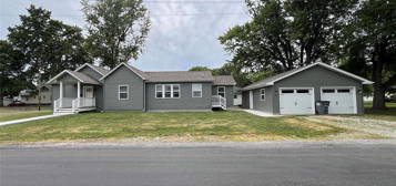 622 E 1st North St, Carlinville, IL 62626