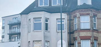 Studio to rent in Maidstone Road, Chatham, Kent ME4