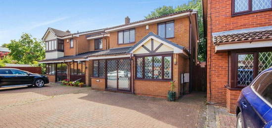 5 bedroom detached house