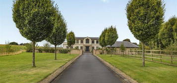 5 bedroom detached house