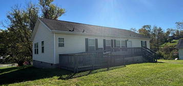 128 Thayer St, Bluefield, VA 24605