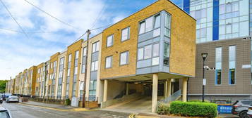 Flat for sale in Cotterells, Hemel Hempstead HP1