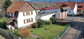 *** Historisches und repräsentatives Einfamilienhaus in ruhiger Ortslage mit großem Grundstück ***