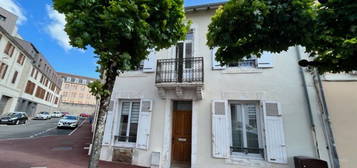 Maison 2 chambres avec balcon, cour et buanderie