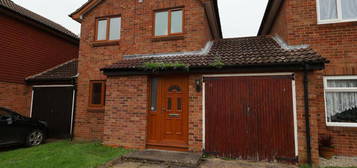 3 bedroom link detached house for sale