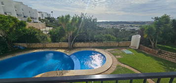 Apartamento T0+1 com terraço, em empreendimento com piscina, a 1 Km da praia - Albufeira.