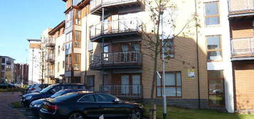 Flat to rent in Commonwealth Drive, Crawley RH10