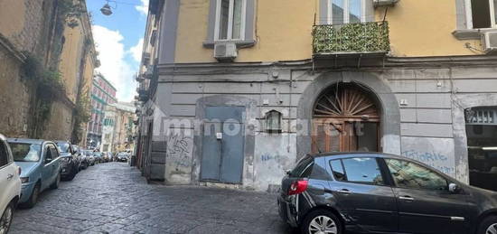 Bilocale via Fossi a Pontenuovo, Tribunali, Napoli