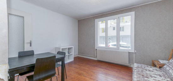 Appartement 2 pièces en à rénover de 43m2 - rue André Rivoire à Grenoble