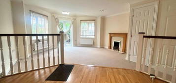 4 bedroom semi-detached house to rent