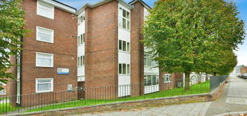 2 bedroom ground floor flat for sale