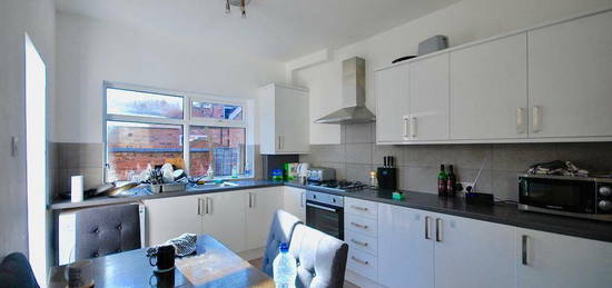 4 bedroom terraced house