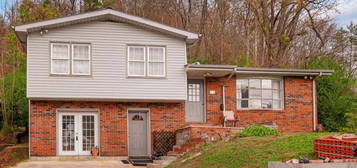 34 Hickory St, Hyden, KY 41749