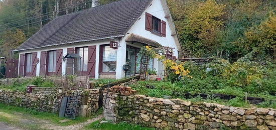 Maison et avec terrain et bord de rivière