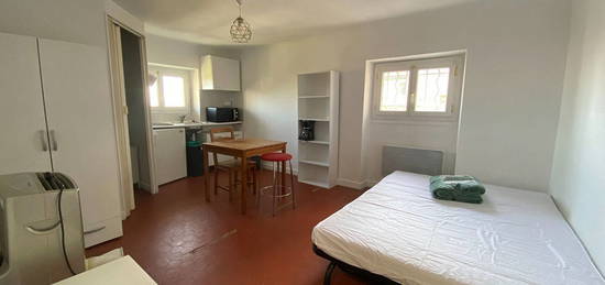 Studio meublé  à louer, 1 pièce, 16 m², Étage 5/–