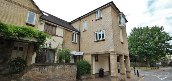 Flat to rent in Church Street, Isleworth TW7