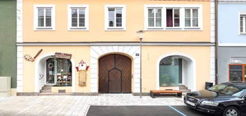 NEUER PREIS! Gepflegtes Gründerzeithaus mit sonnigem Innenhof in Wiener Neustädter Altstadt