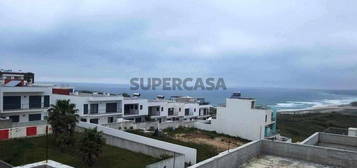 Casa / Villa T3 em Lourinhã e Atalaia de 231,00 m²