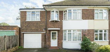 4 bedroom end of terrace house for sale