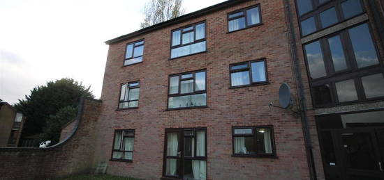 Flat to rent in Russet Grove, Norwich NR4